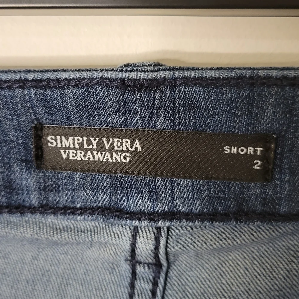 Simply Vera Vera Wang Women's Denim Jean Shorts - Size (2) - Excellent Condition